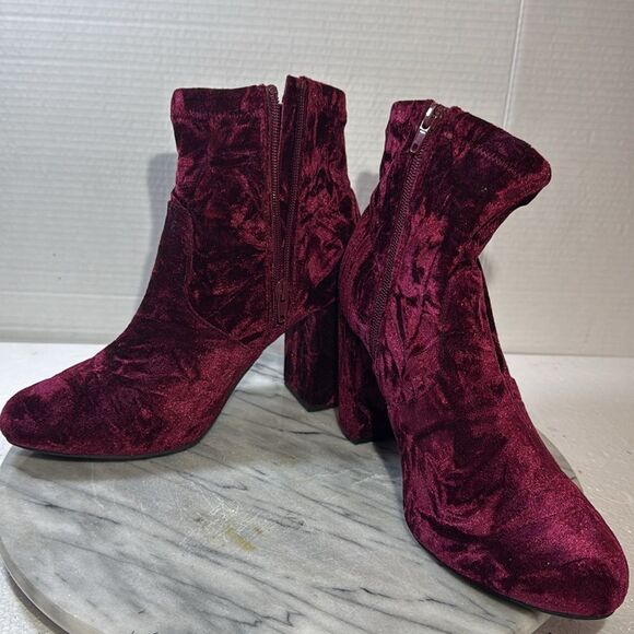 pre-owned Lane Bryant Crushed Velvet Bootie size 9 - Picture 6 of 8